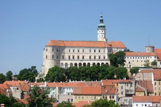 Město Mikulov u rakouských hranic patří k turistickým perlám jižní Moravy - Médium.cz